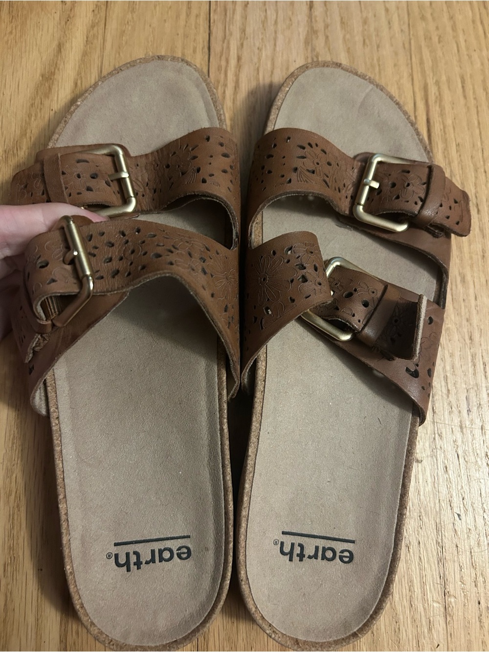 Women’s earth sandals 9.5